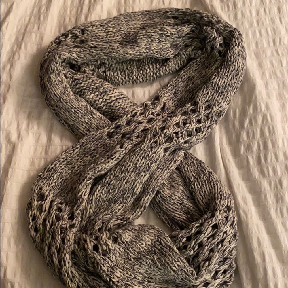 Infinity scarf from GAP - Picture 2 of 3